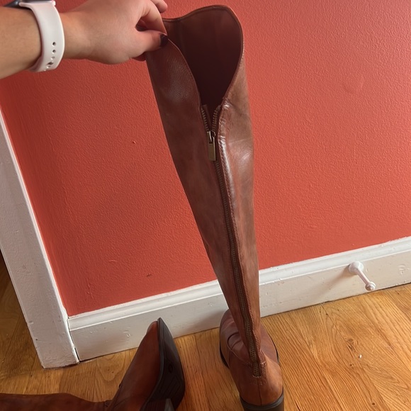 Beautiful High boot - Picture 2 of 4